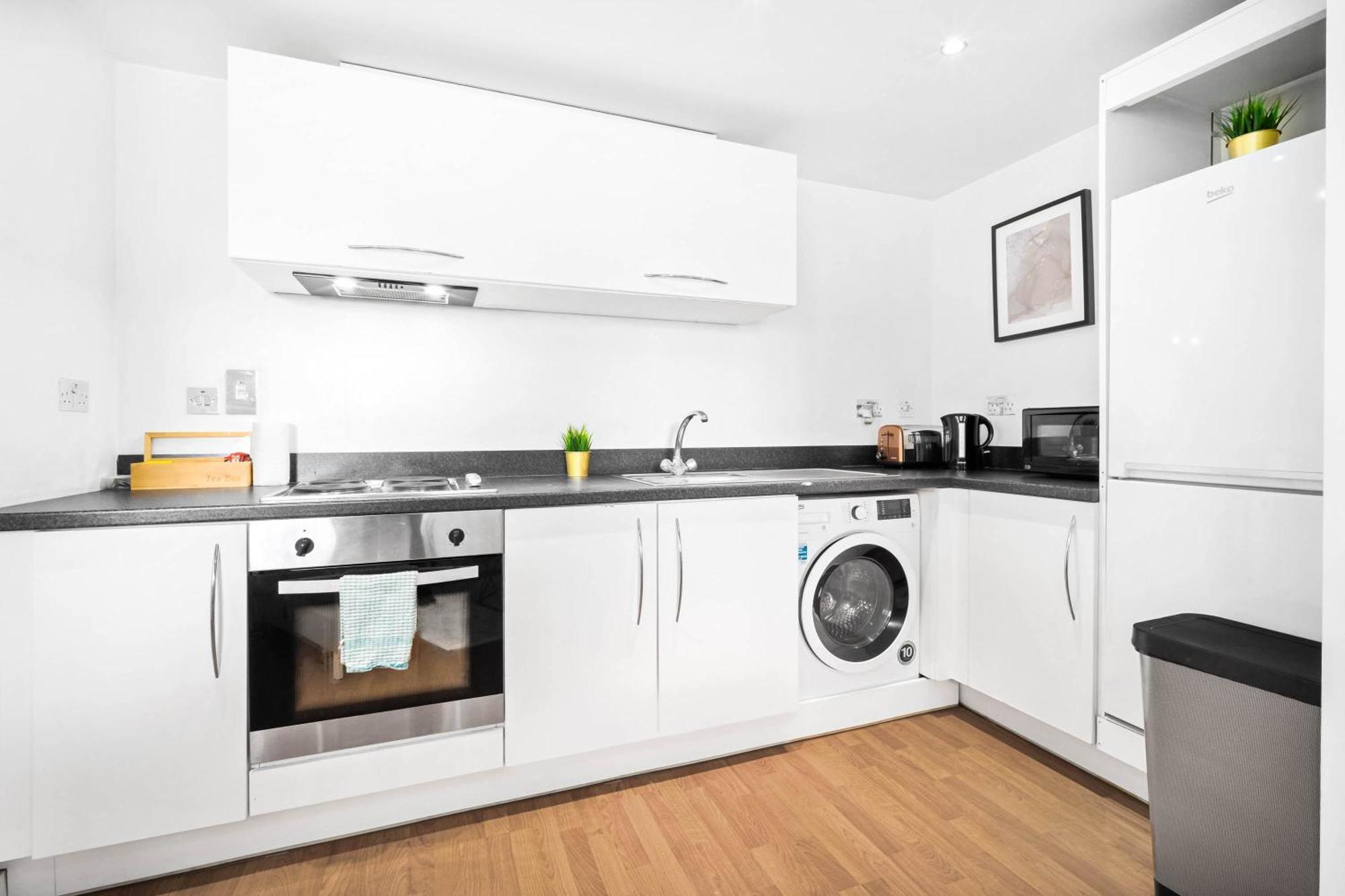 Centre - Self Contained - Private Access - Free Wifi & Netflix - Rated - 3ps * Birmingham