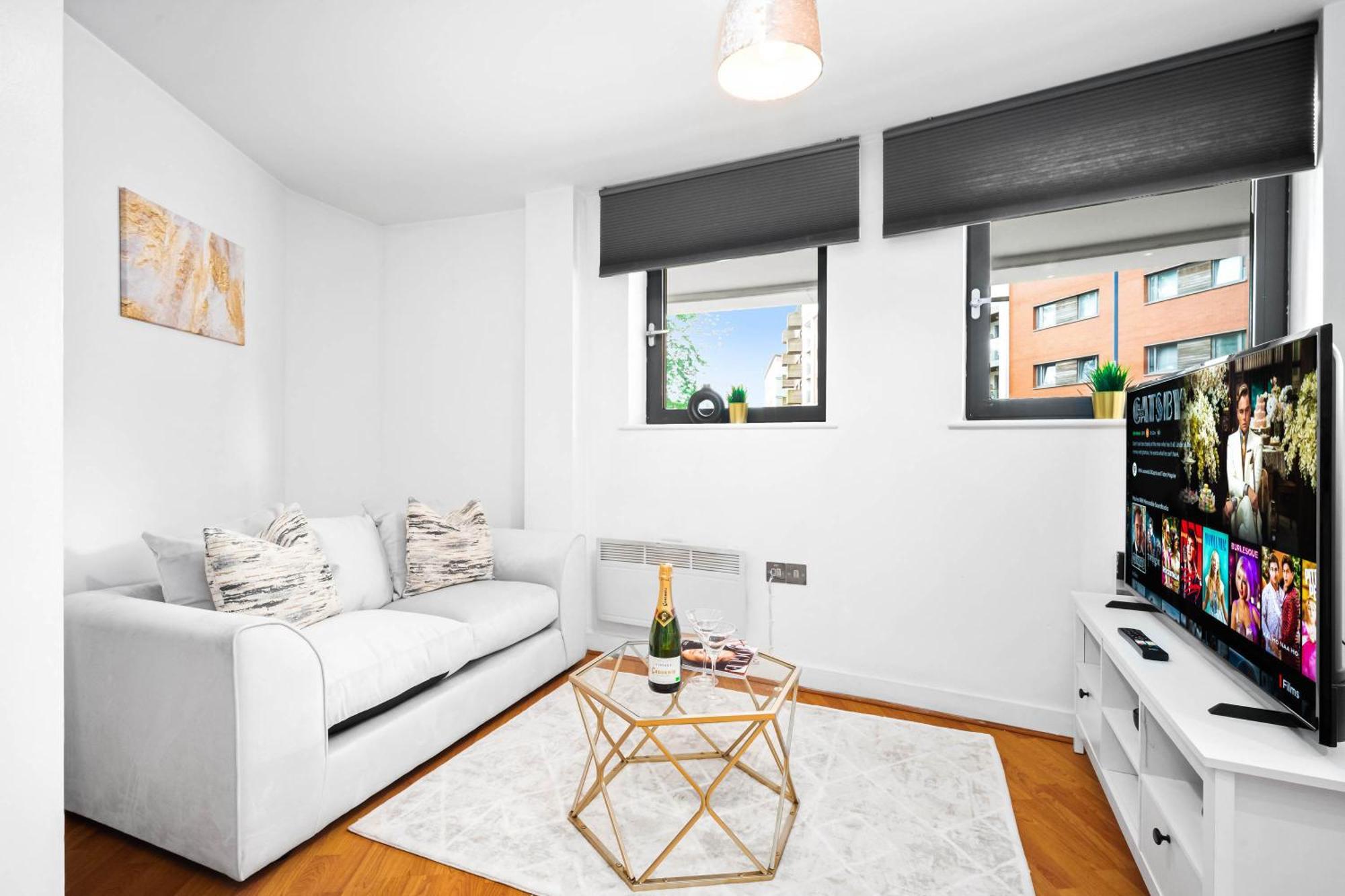 Centre - Self Contained - Private Access - Free Wifi & Netflix - Rated - 3ps Apartamento *