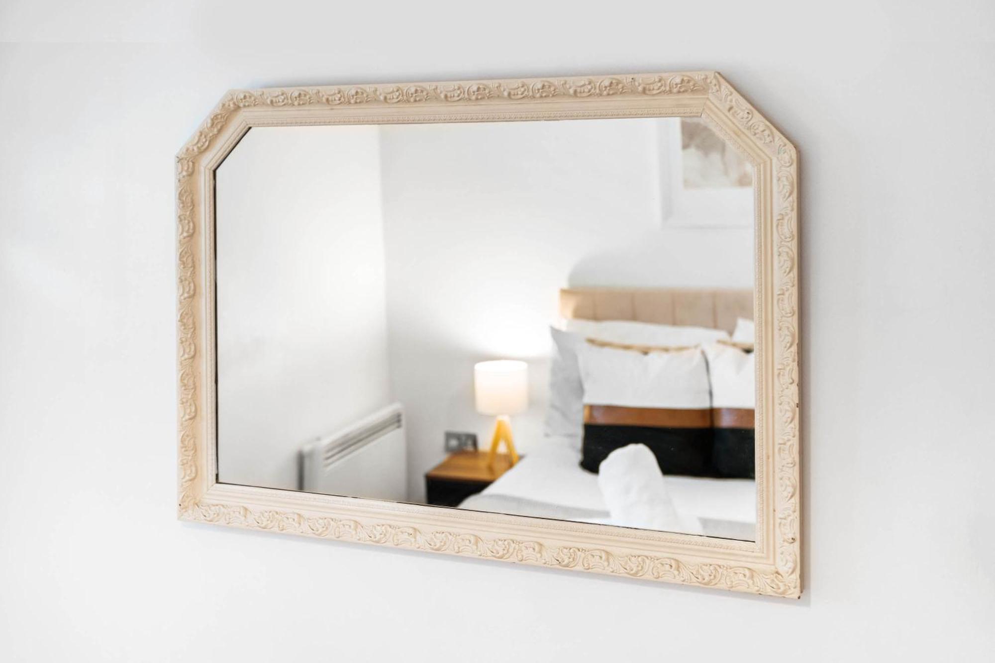 Centre - Self Contained - Private Access - Free Wifi & Netflix - Rated - 3ps Birmingham