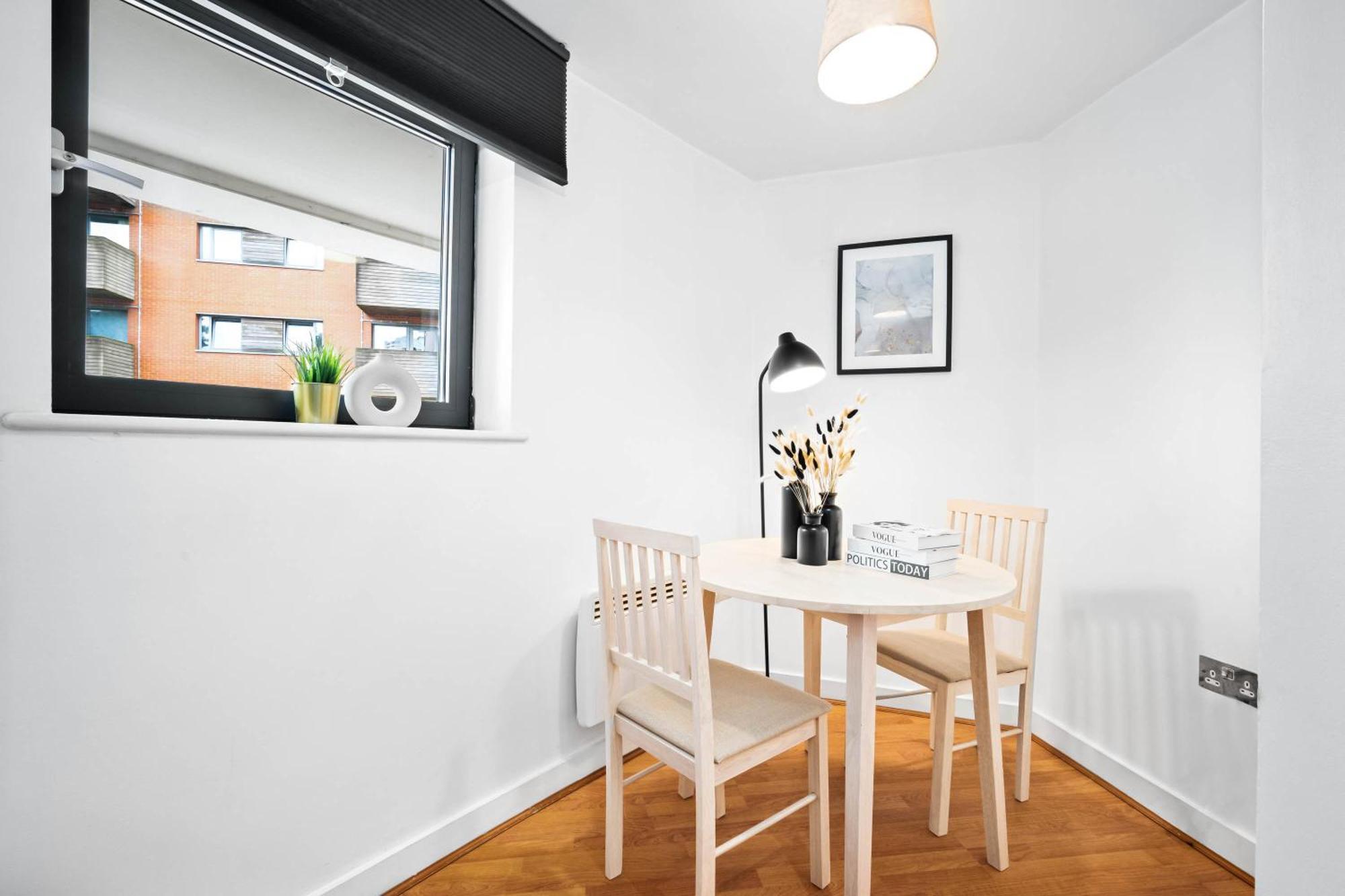 Apartment Centre - Self Contained - Private Access - Free Wifi & Netflix - Rated - 3ps *