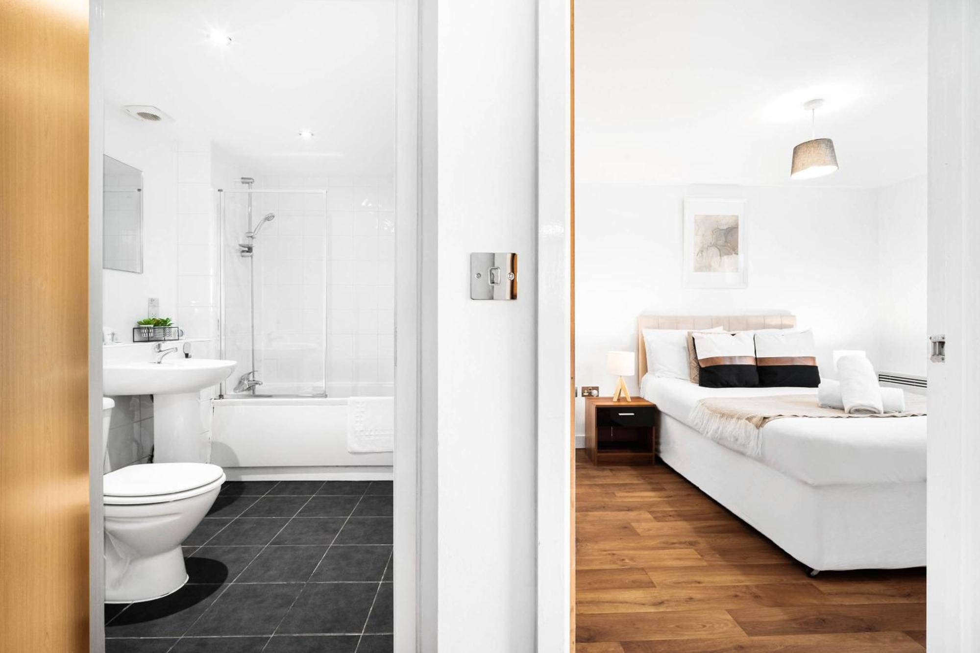 Centre - Self Contained - Private Access - Free Wifi & Netflix - Rated - 3ps *