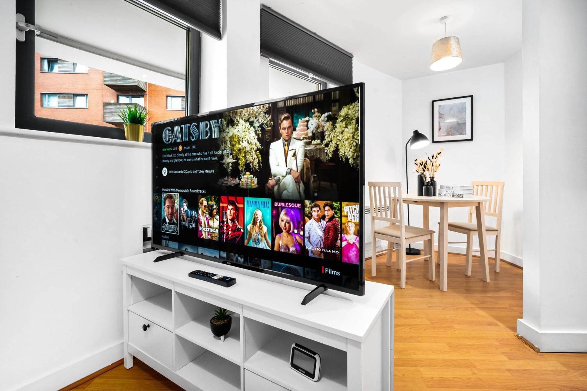 Centre - Self Contained - Private Access - Free Wifi & Netflix - Rated - 3ps